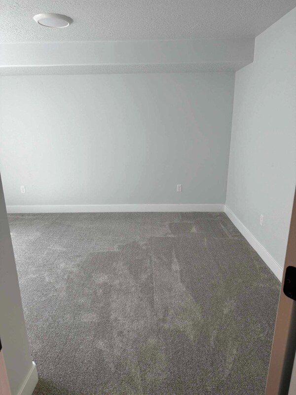 Building Photo - 1561 W Skyline Dr