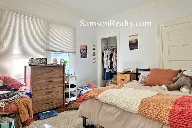 Building Photo - 349 Thayer St