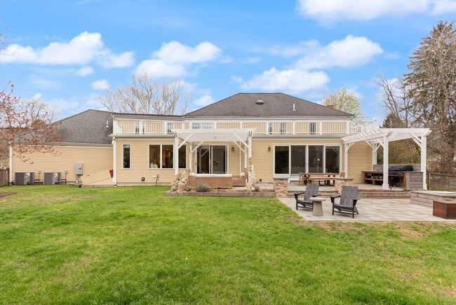 Building Photo - 25 Saddle Club Rd