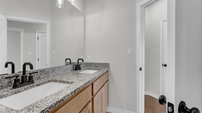 Building Photo - 115 Primrose Ln