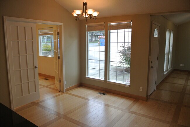 Building Photo - 2915 NE 53rd St