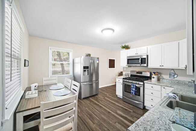 Building Photo - 615 Pine St