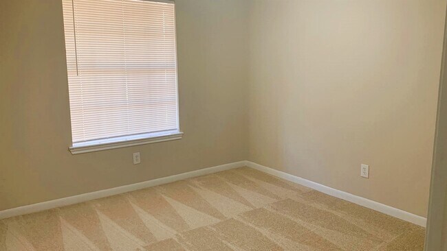 Building Photo - 3730 Village Grove Dr
