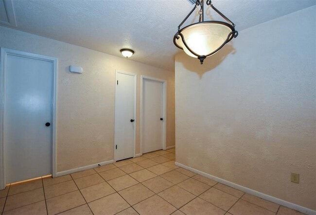 Building Photo - 1513 Barcelona Way Dr
