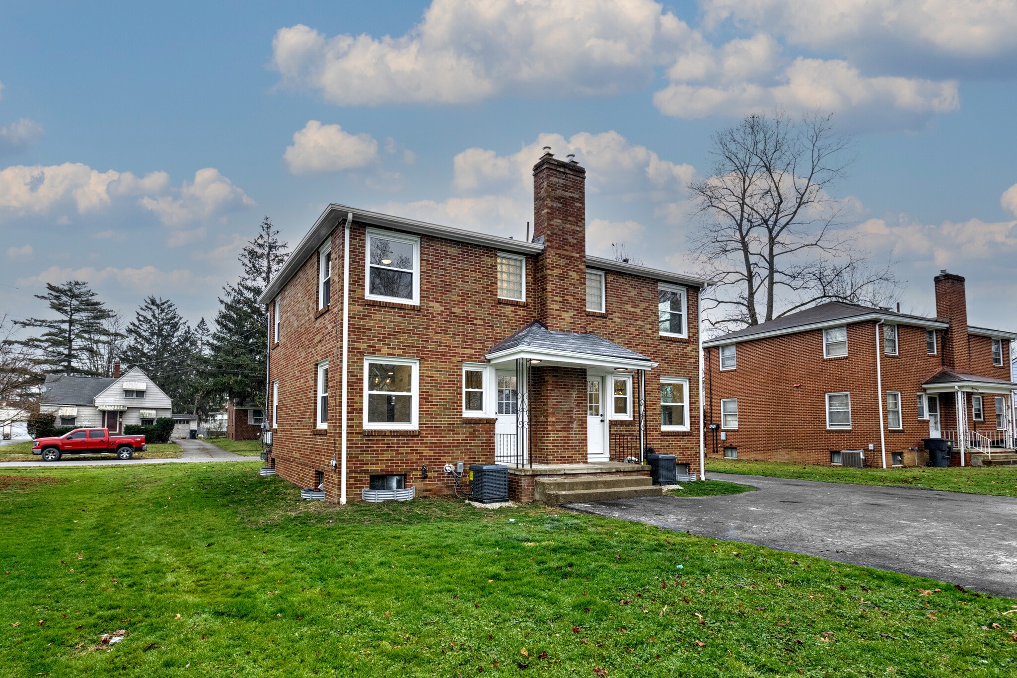 Building Photo - 1142 Meadowbrook Ave SE