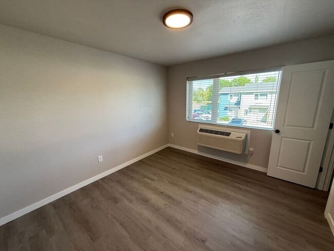 Building Photo - 2901 Waverly Dr SE