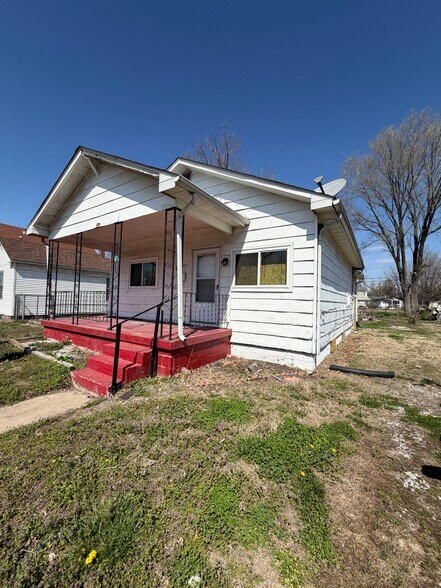 Building Photo - 2017 McCasland Ave