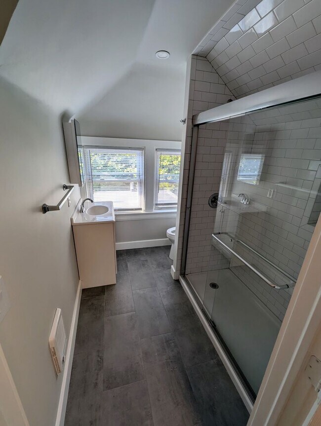 Building Photo - 2145 Slane Ave