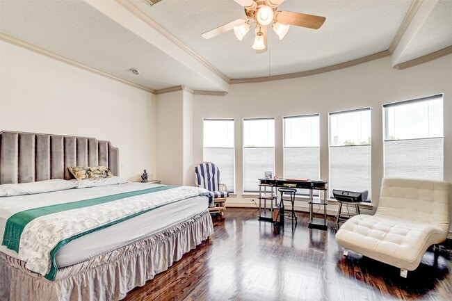 Building Photo - 1515 Hyde Park Blvd