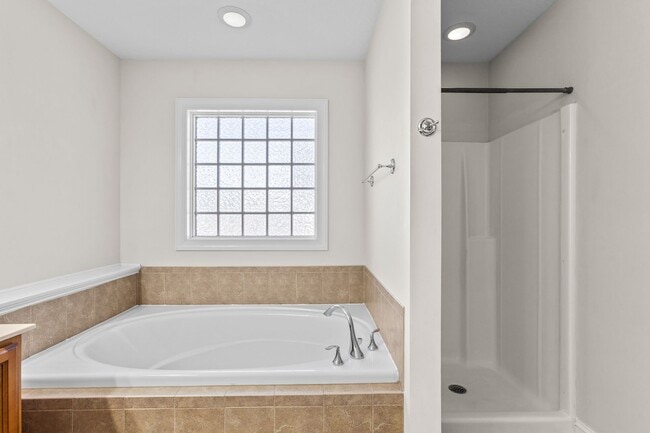 Building Photo - 907 Stagecoach Dr