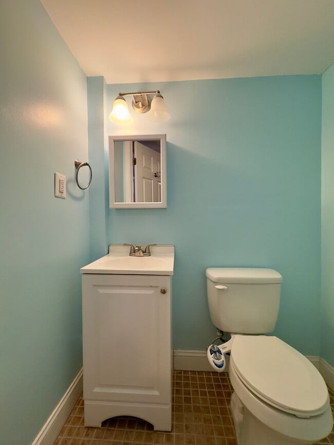 Building Photo - Charming 3Bed/1.5Bath Townhouse in Carney