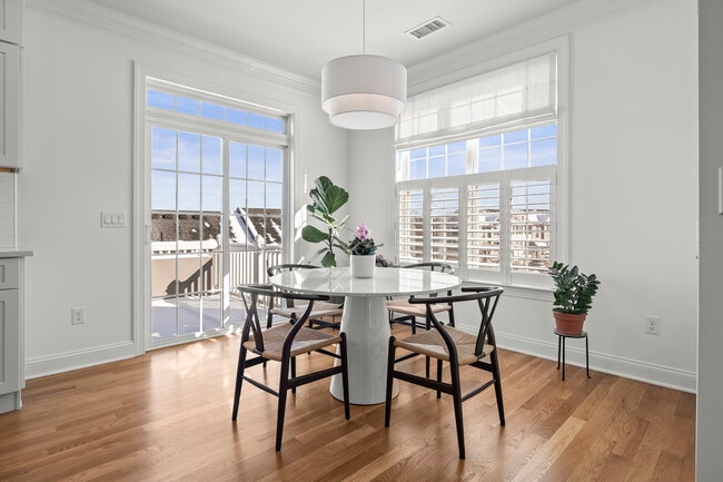 Building Photo - 35 Moorland Dr