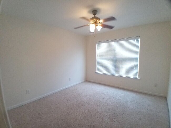 Building Photo - 565 Batty Way