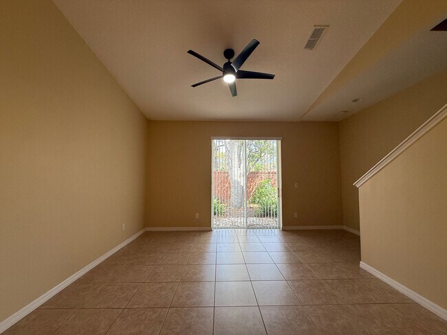 Building Photo - 3/2.5 townhome in Sanford! AVAILABLE MARCH 16th!
