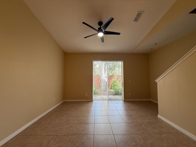 Building Photo - 3/2.5 townhome in Sanford! AVAILABLE MARCH...