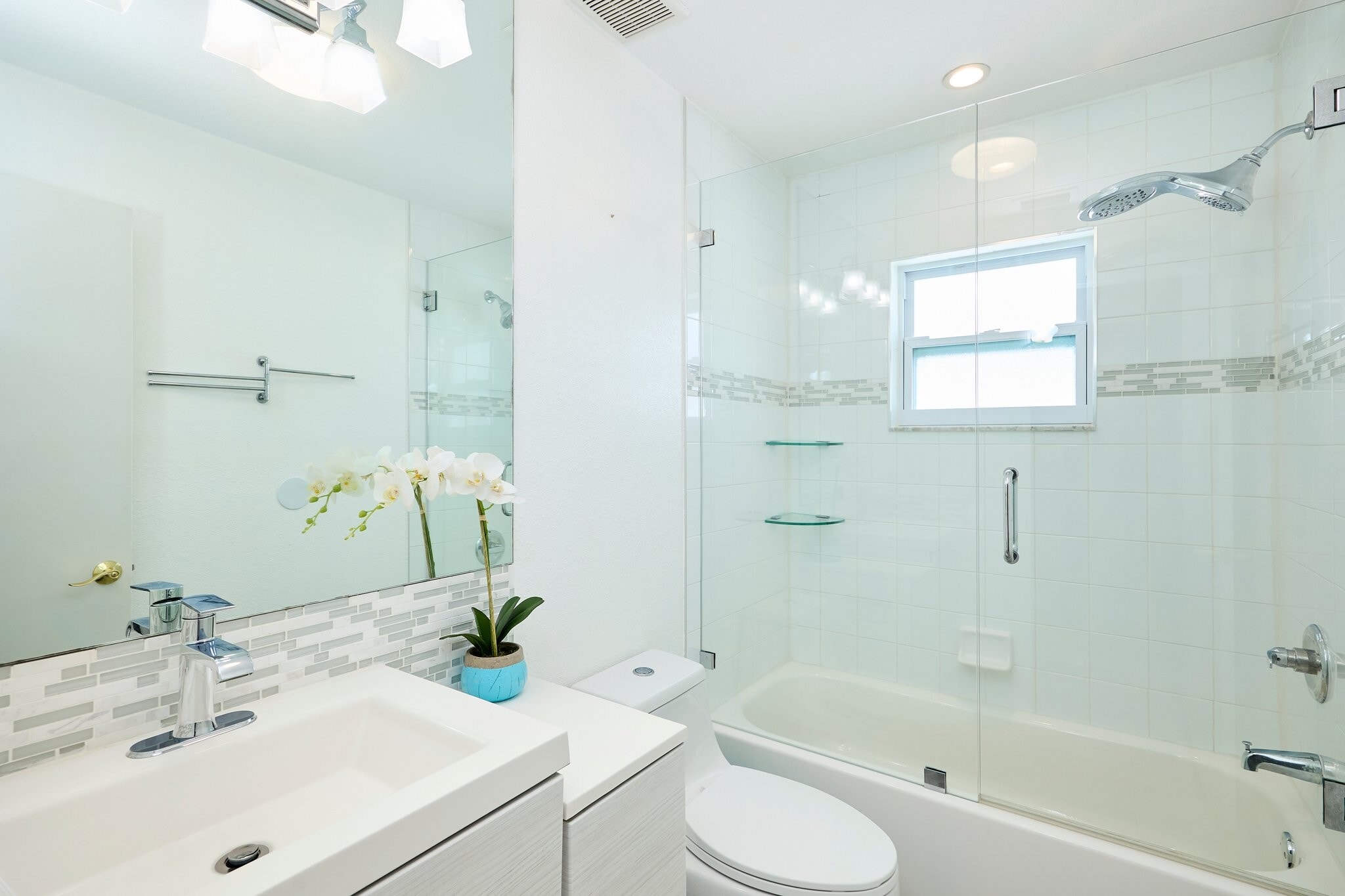 Building Photo - 6804 N Hubert Ave