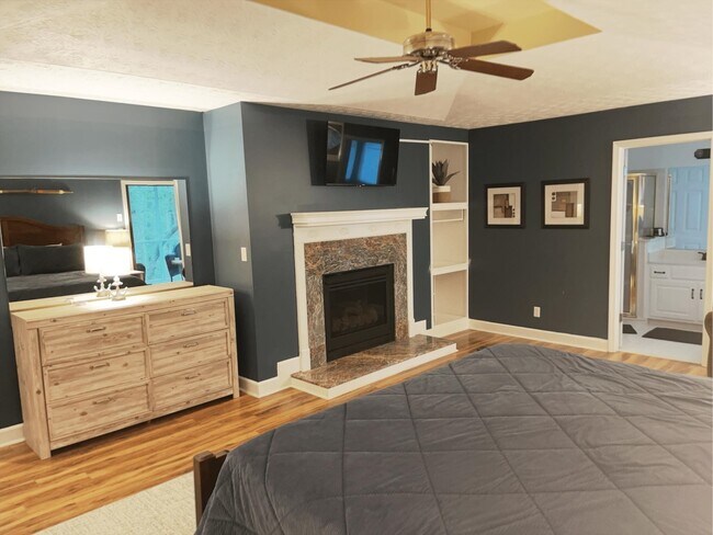 Building Photo - 4049 Skyline Dr