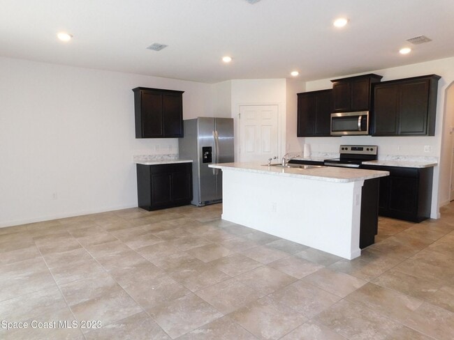 Building Photo - 739 Forest Trace Cir
