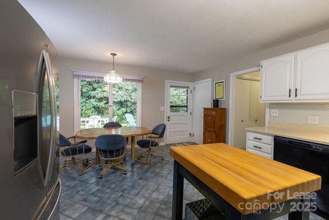 Building Photo - 102 Arbor Ln