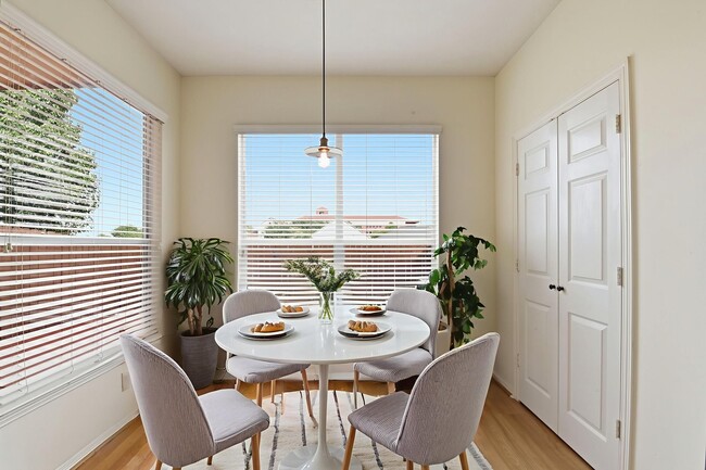 Building Photo - 20910 Sun Creek Dr