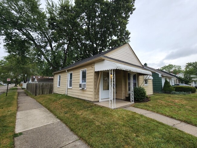 Building Photo - 2 bed 1 bath North Ferndale ranch