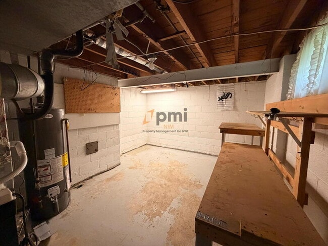 Building Photo - 330 E 69th Pl