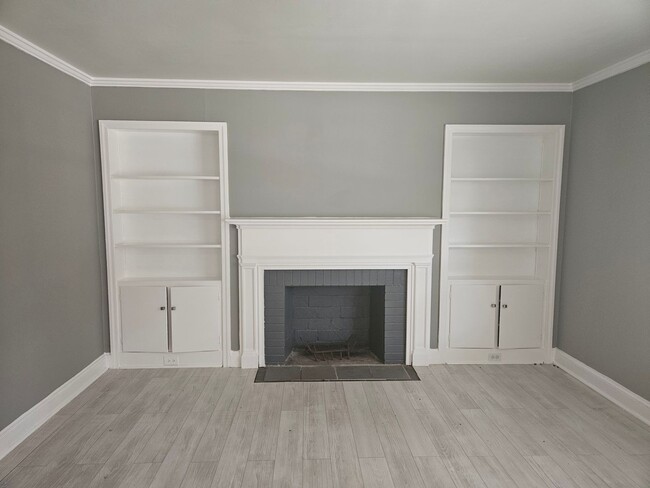 Building Photo - NEW LISTING!!!!!