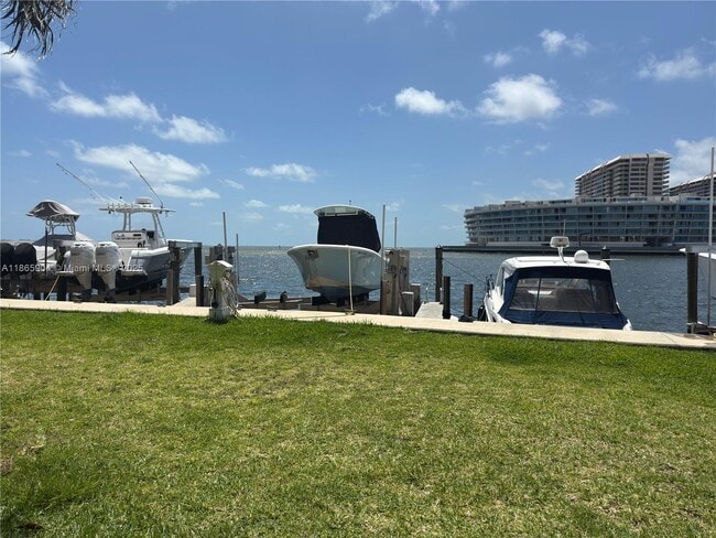 Building Photo - 1632 S Bayshore Ct