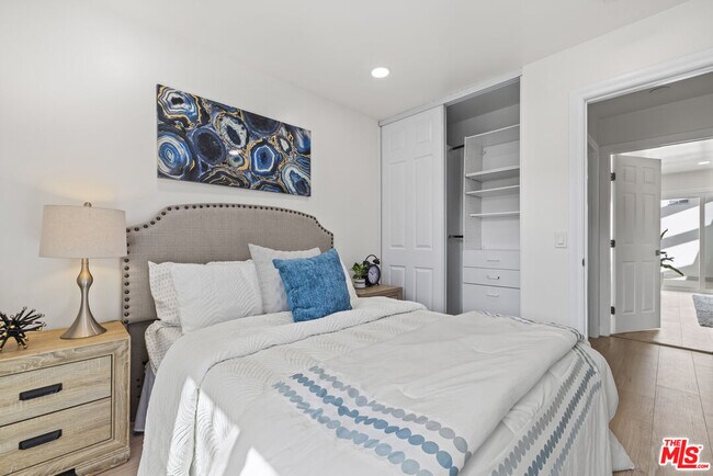 Building Photo - 13 Pepper Ct