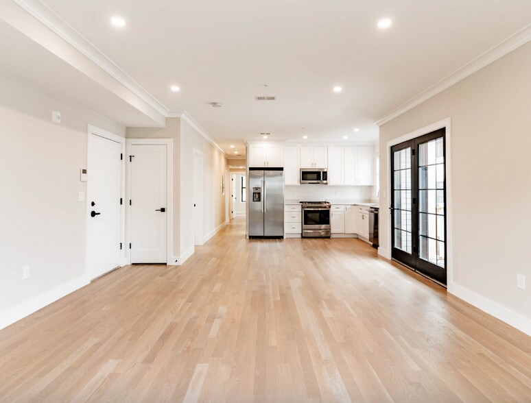 Building Photo - 278 Lamartine St