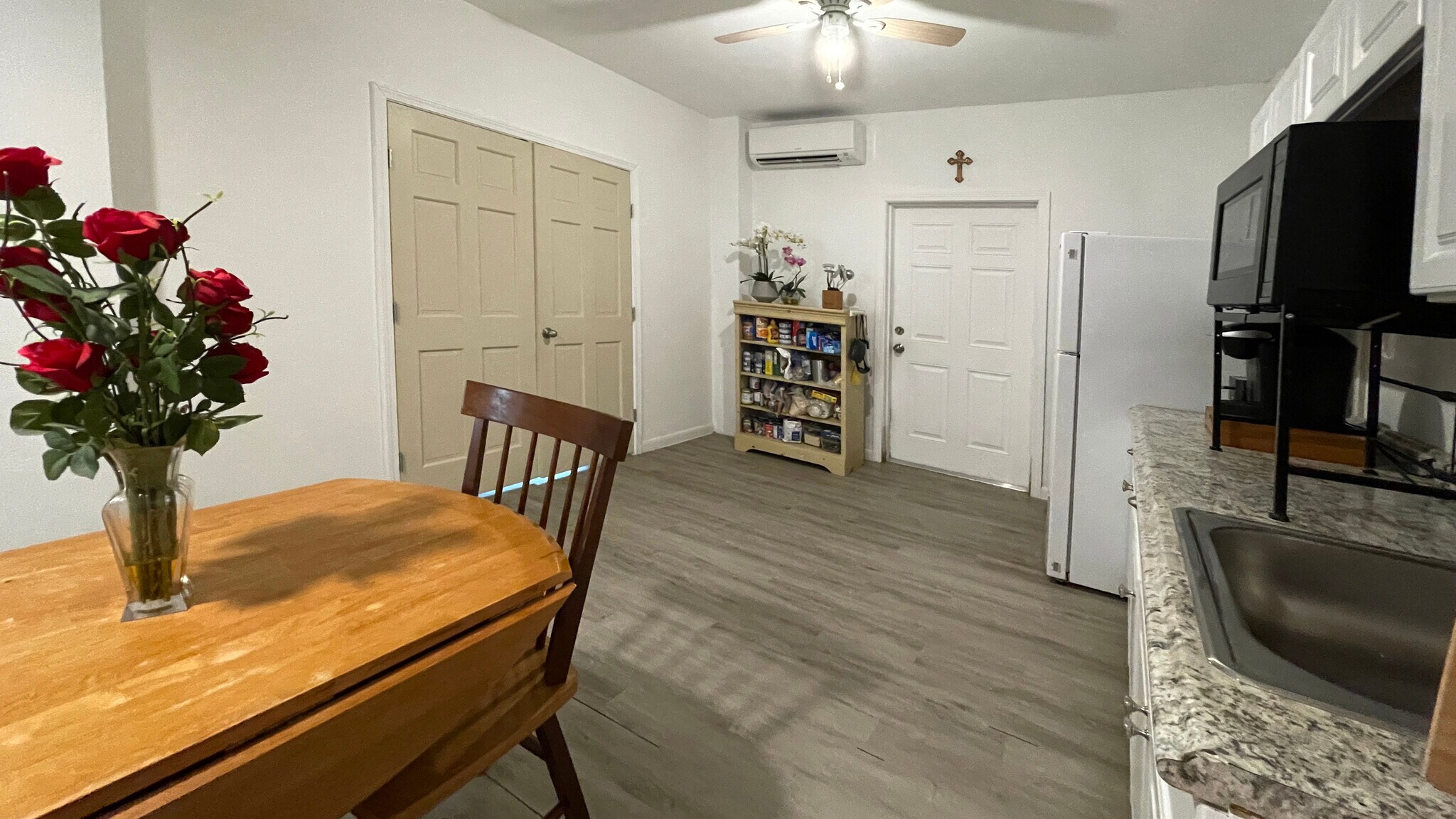 Building Photo - 129 Cunningham Ln