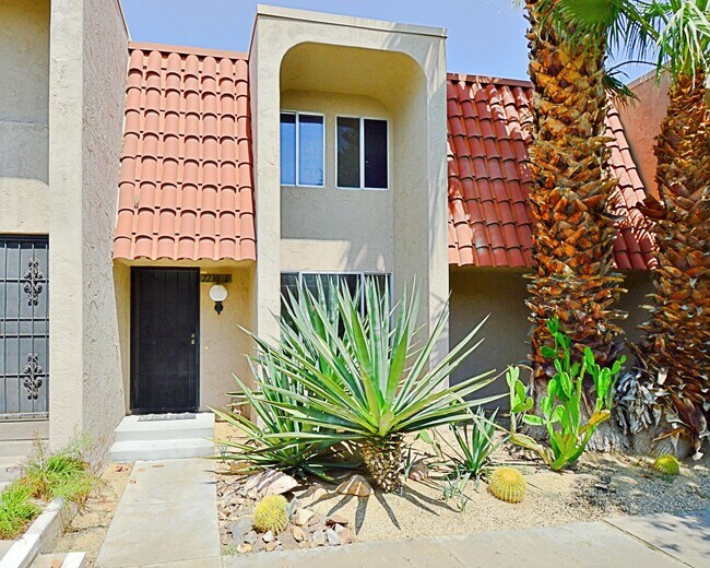 Building Photo - 2230 N Indian Canyon Dr