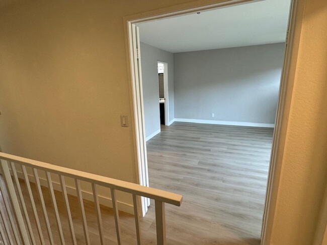 Building Photo - Designer Executive Townhome in Signal Hill