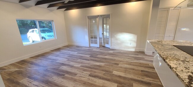 Building Photo - 1402 Clara Ln