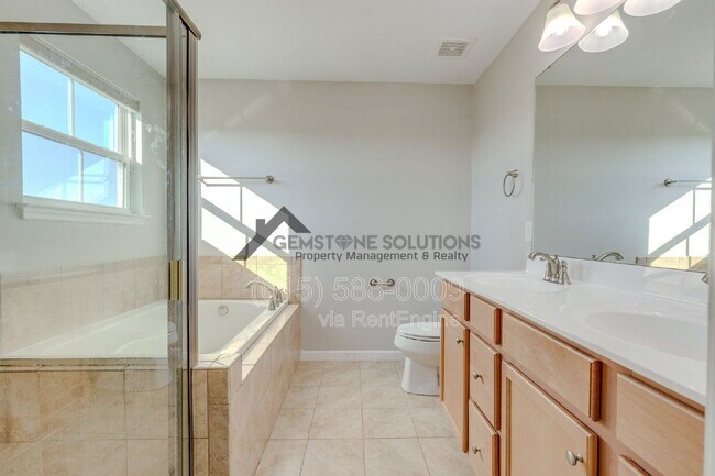 Building Photo - 2704 Orleans Dr