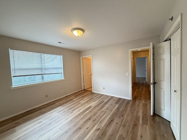 Building Photo - Last 2BR / 2BA unit - Community swimming pool