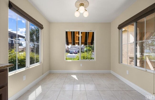 Building Photo - Beautiful Home in the Gated Community of G...