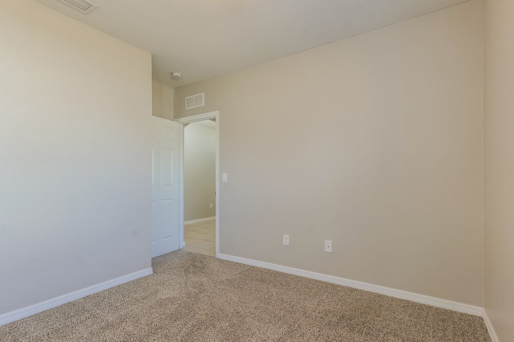 Building Photo - 4413 SW 15th Ave