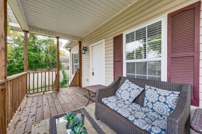 Building Photo - Welcome home to this stunning home in the great Sylvan Heights neighborhood!