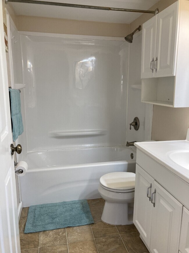 Bathroom - 1618 Thrush Ter