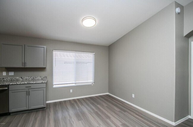 Building Photo - 3948 E Stanford Ave