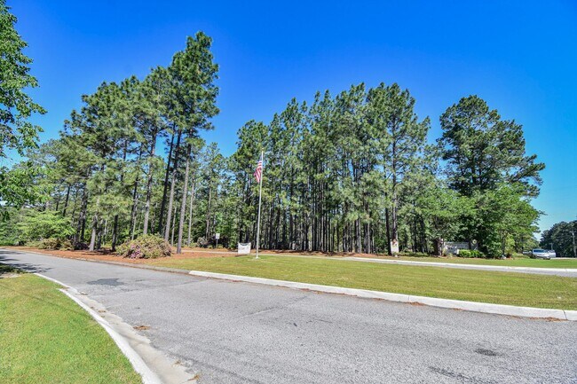Building Photo - 66 Forest Pond Rd