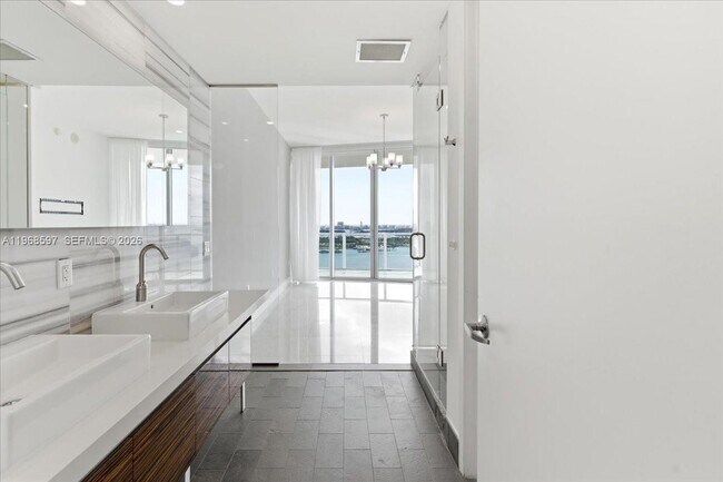 Building Photo - 1100 Biscayne Blvd