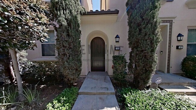 Building Photo - Beautiful Two-Level 2Bd 2Ba Condo in Irvine