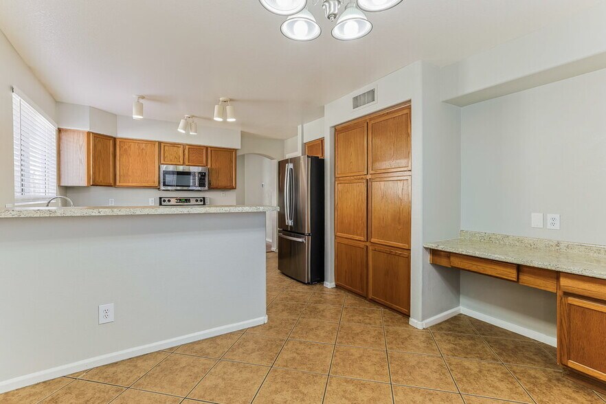 Building Photo - 2625 S 156th Ave