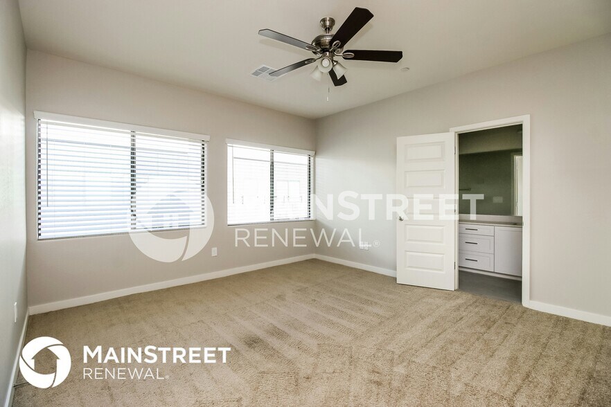 Building Photo - 1119 S Stapley Dr