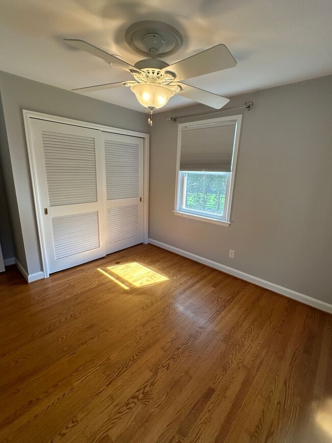 Building Photo - Charming 3 BR, 2.5 Ba house in a great location in town on a quiet cul de sac