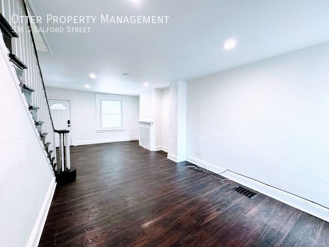 Building Photo - 536 S Salford St