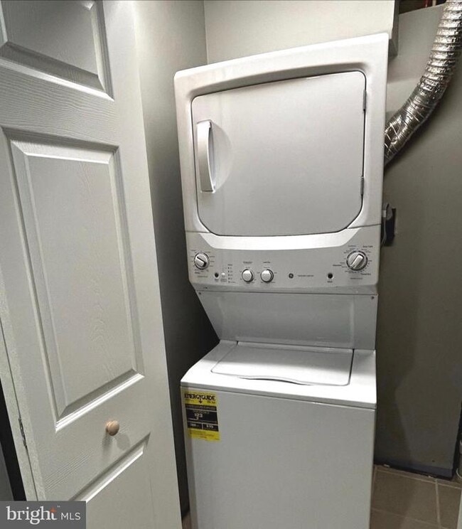 Building Photo - 5415 Chillingham Pl