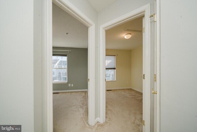 Building Photo - 714 Kirkcaldy Wy